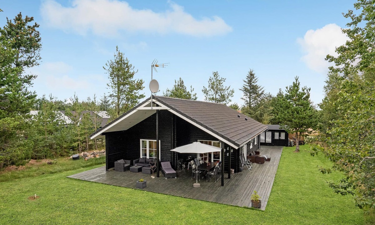 Tranum House | In a beautiful and quiet vacation area lies this lovely cottage.