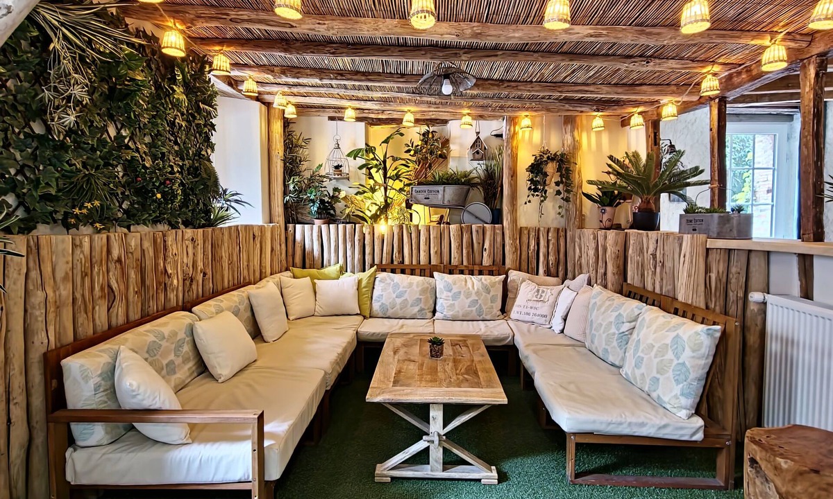 Chanzeaux House | In a former water mill, riverside 8p. gite with Spa* 30min from Angers