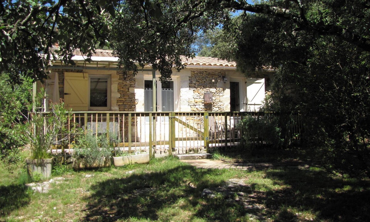 Galargues Cottage | In a Mediterranean park, quiet gîte, swimming pool, bike hire