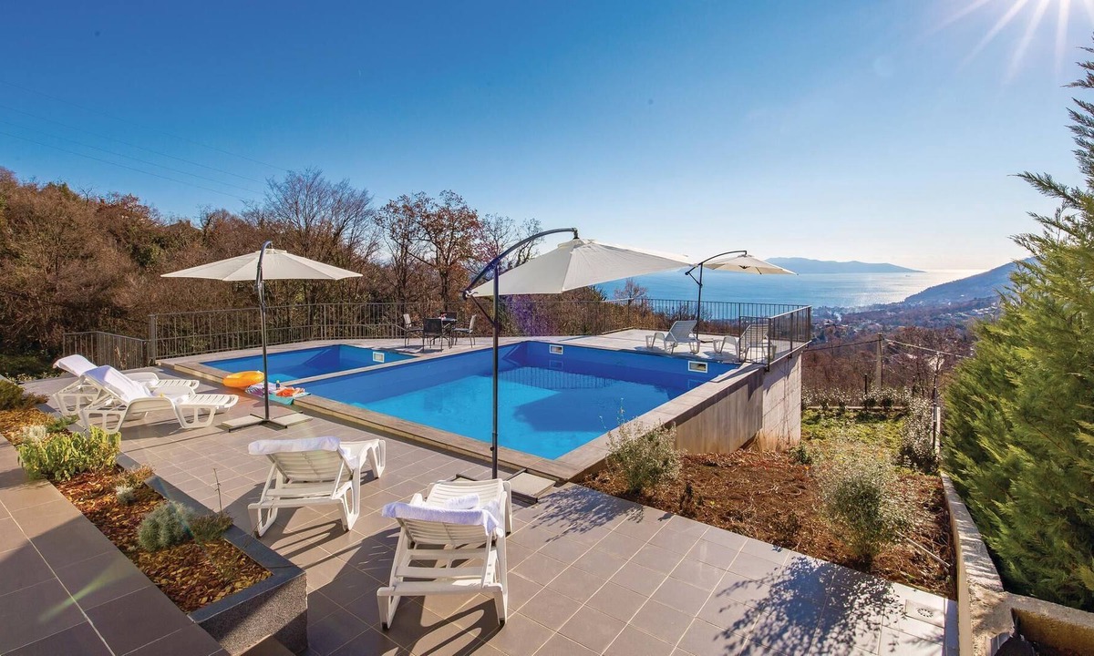 Opatija Apartment | In a small village above I.