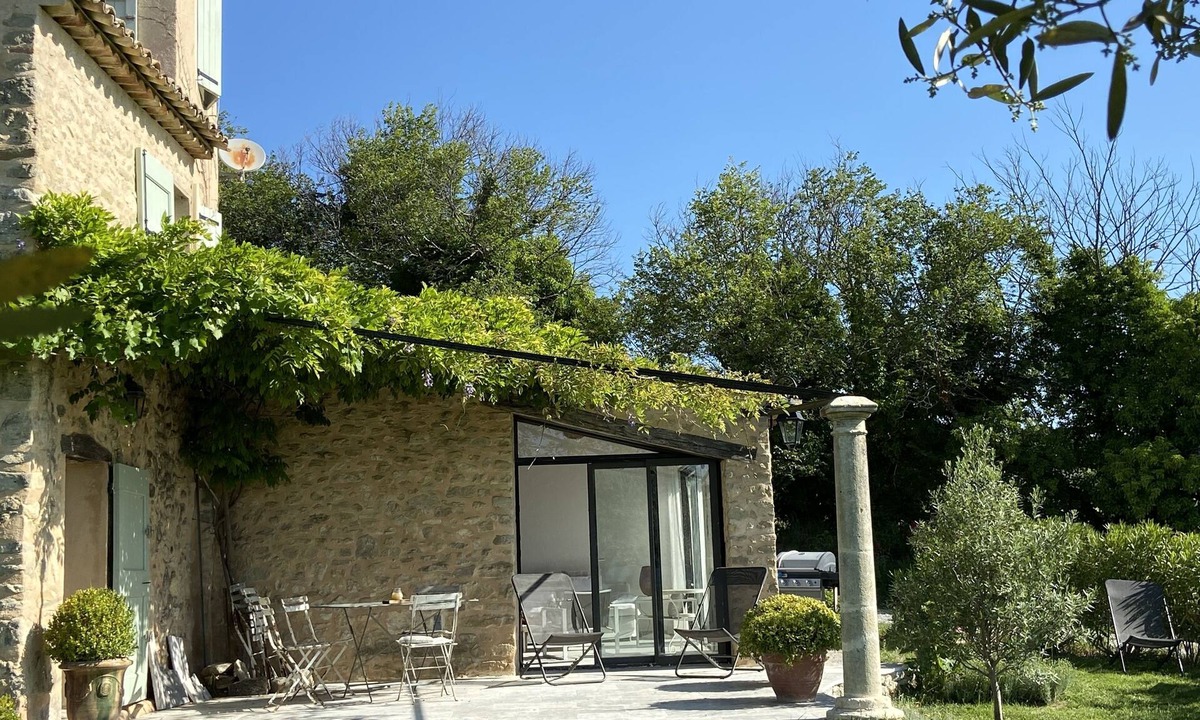 Pierrerue House | In a very huge Provencal landscape, you will hear silence and cicadas