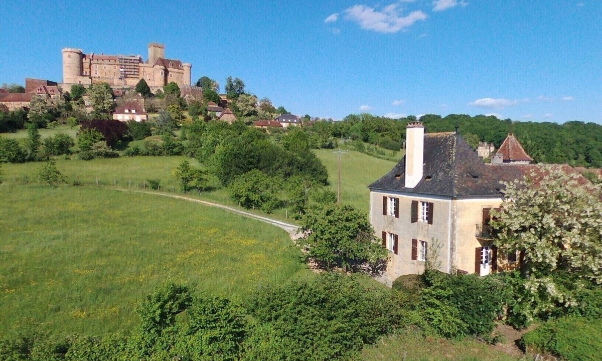 Prudhomat Cottage | In an old house typical under a castle