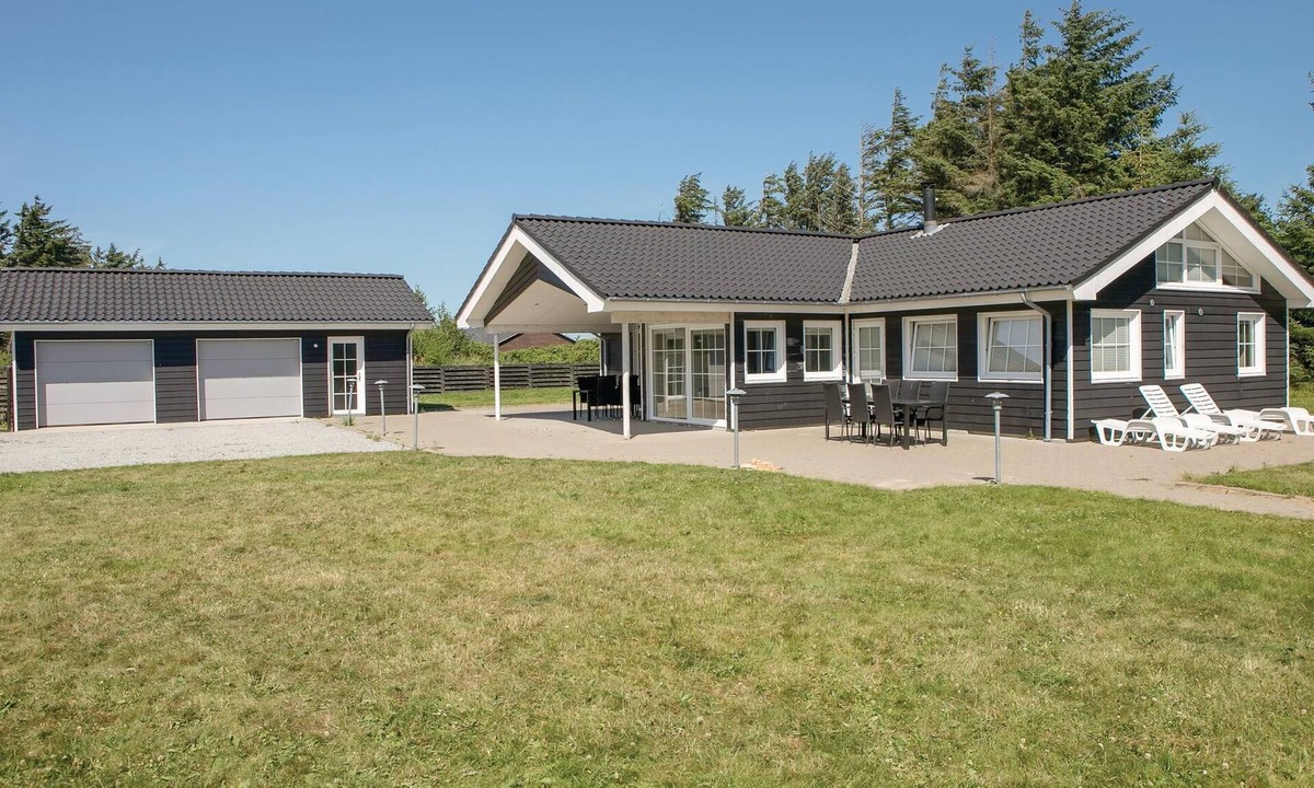 Hvorup Klit House | In beautiful nature, not far from the sea and sandy beach, lies this luxury house.