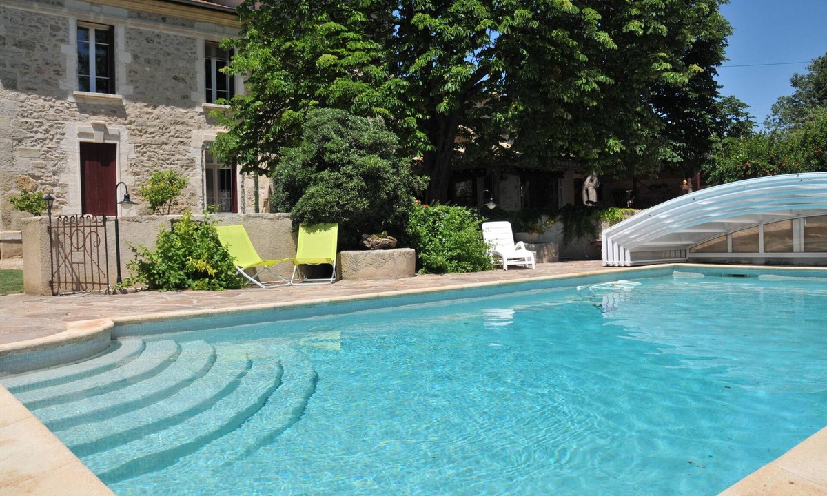 Pezenas Cottage | In field "cottage country"