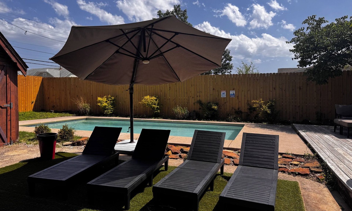 Cherry Street House | In-ground pool, hot tub, fire pit, massage room!