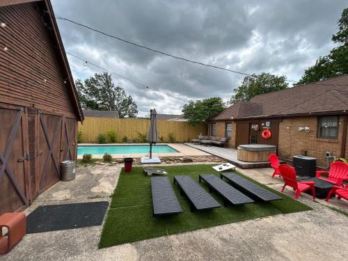Cherry Street House | In-ground pool, hot tub, fire pit, massage room!