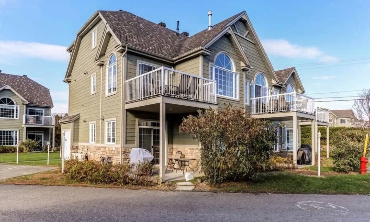 Saint-Sauveur Condo | In-ground pool | Spacious condo | Horizons