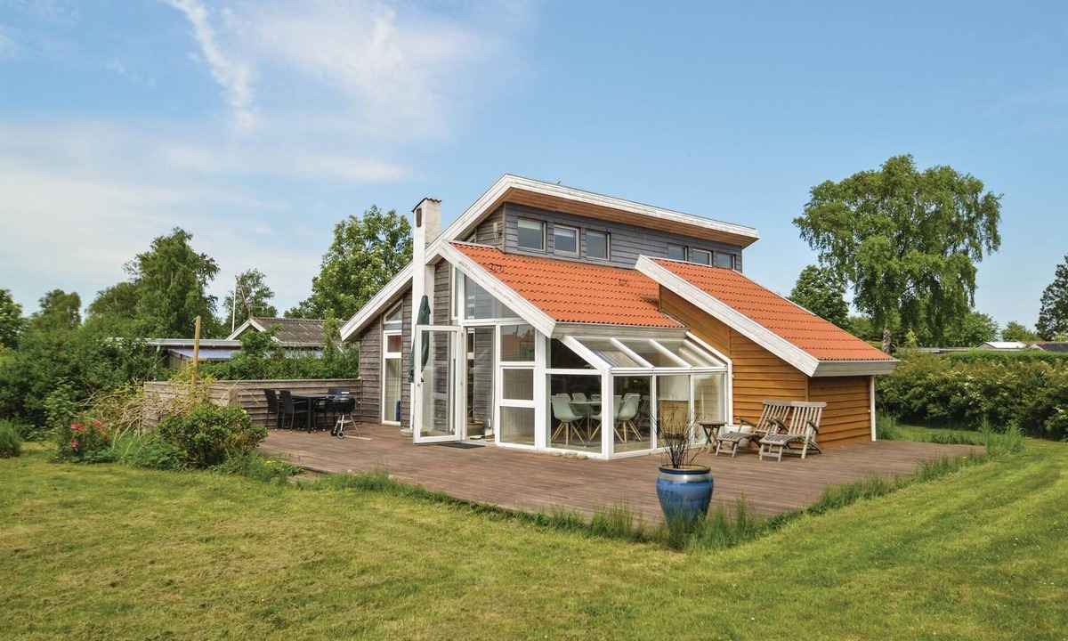 Karrebksminde House | In Karrebekæksminde, on the island of Enø lies this beautiful vacation home.