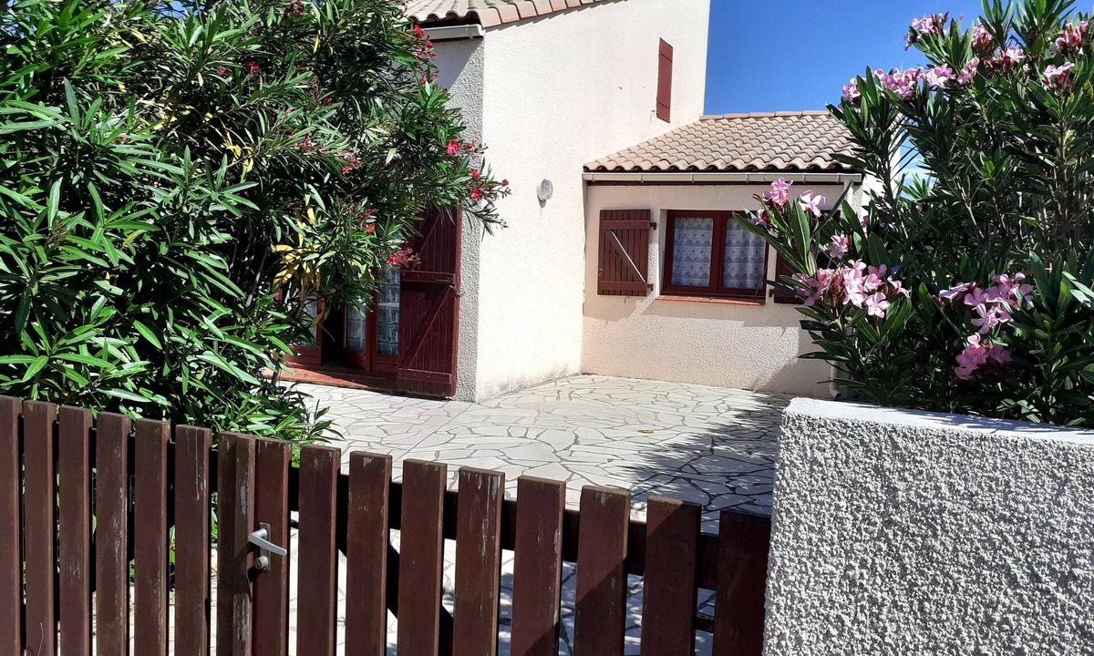 Saint-Cyprien Plage Villa | In residence with swimming pool, renovated house sleeps 5