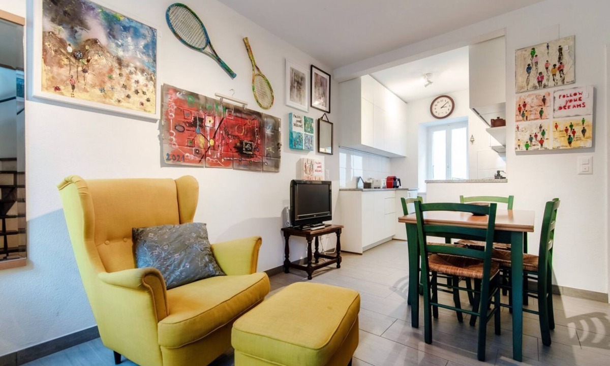 Bissone Apartment | In the characteristic village of Bissone (Casa In Contrada)