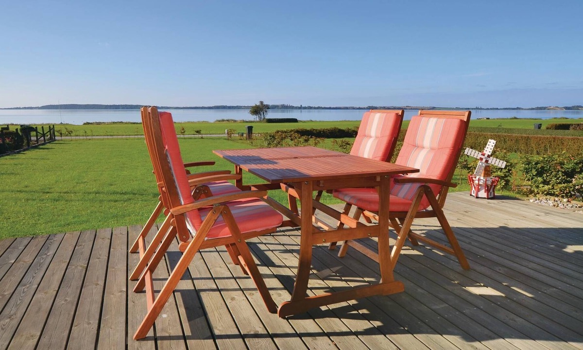 Haarby House | In the first row on the water, with a fantastic view of the Little Belt and Helgenæs Bay you will fi