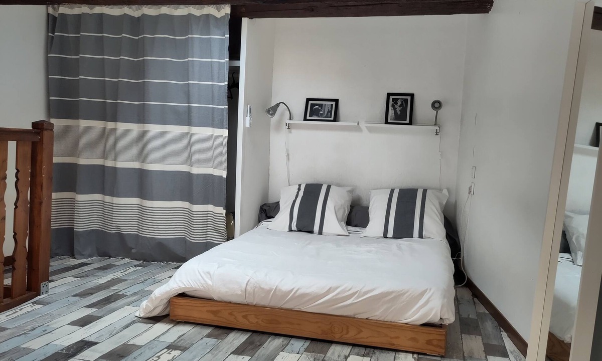 Villeneuve-les-Maguelone Apartment | In the center of the village, very quiet, close to all shops and the beach.