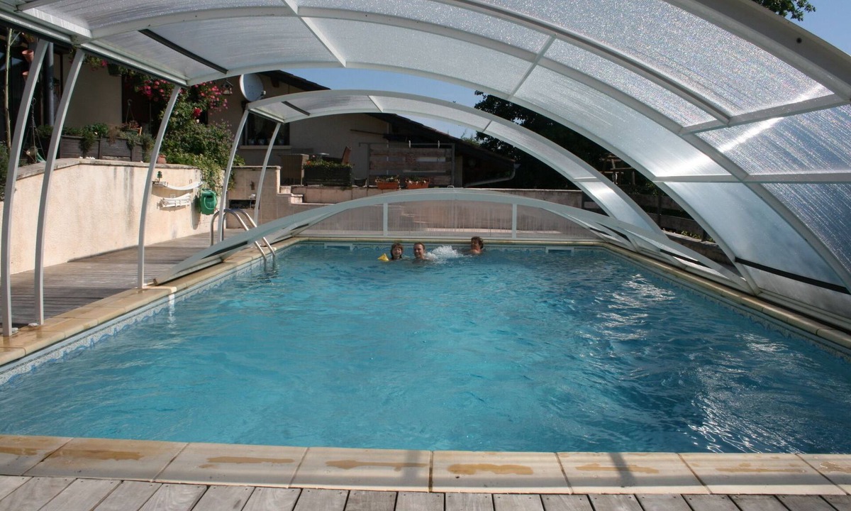 Villette-sur-Ain Apartment | In the heart of the Ain region, air-conditioned apartment for 4, sheltered, heated swimming pool.