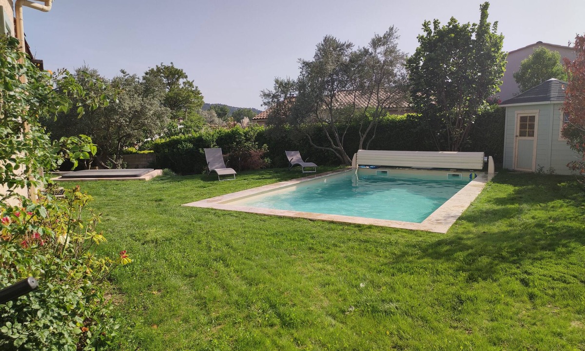 Sourribes Villa | In the heart of a Provencal village house of 130m2 with large pool