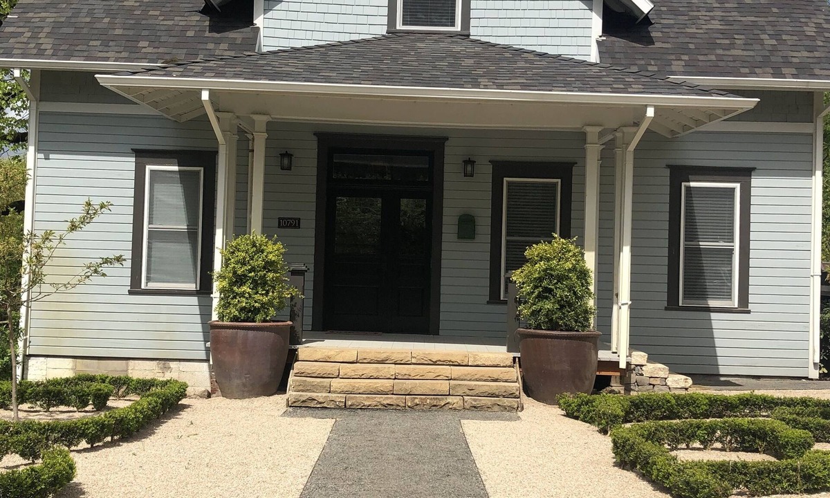 Butteville House | In the heart of Oregon Wine Country - Newley renovated spacious Craftsman Home