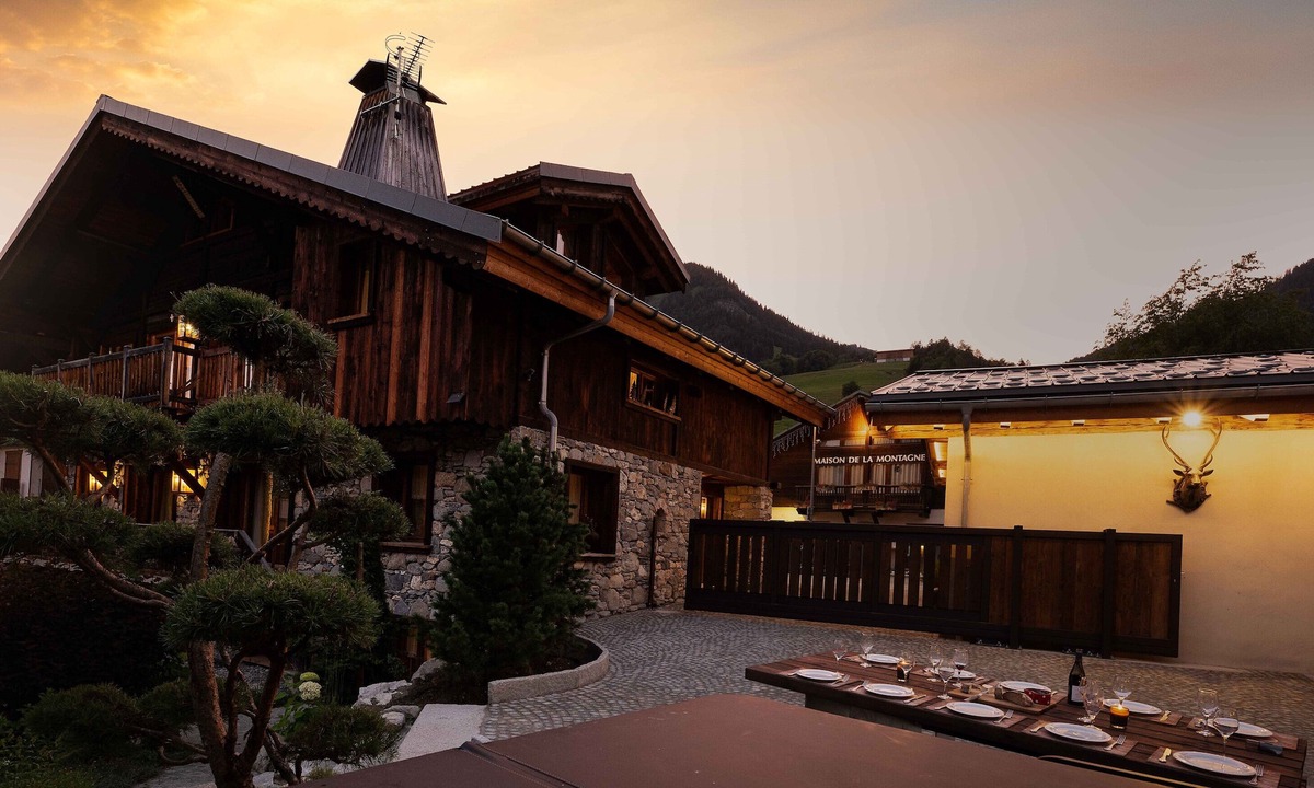 Praz-sur-Arly Ski Chalet | In the heart of the village, 400m from the slopes: Sauna, Nordic bath, fireplace.