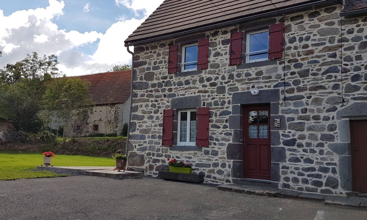 Perpezat Cottage | In the heart of the Auvergne volcanoes, the Gîte des jonquilles welcomes you