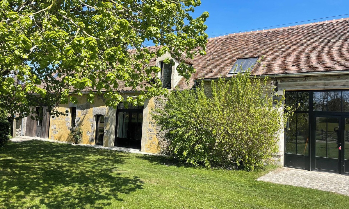 Comblot Other | In the heart of the countryside, an old renovated farmhouse, totally independent.