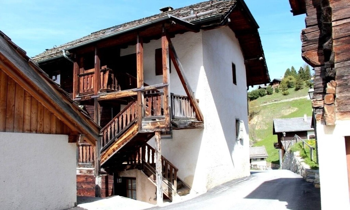 Chandolin Apartment | In the heart of the old village of Chandolin, a charming, authentic apartment, entirely panelled in