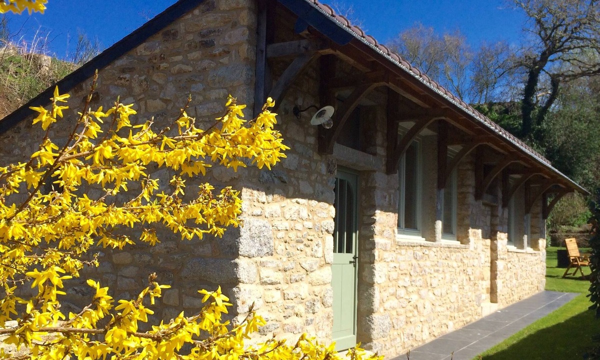 Plouguin House | "In the Land of Abers", in a valley of mills, 800m from the Aber (beaches 9 ')