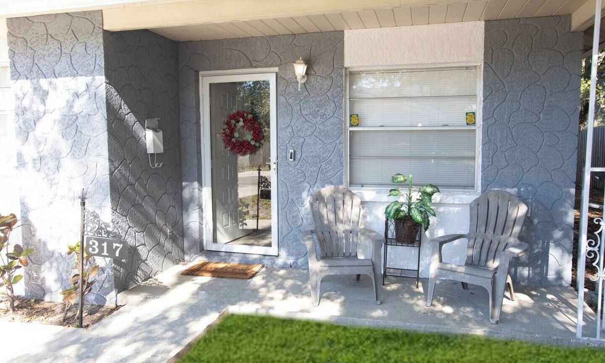 Riverside Heights House | In The Middle of Everything Martha’s Cove