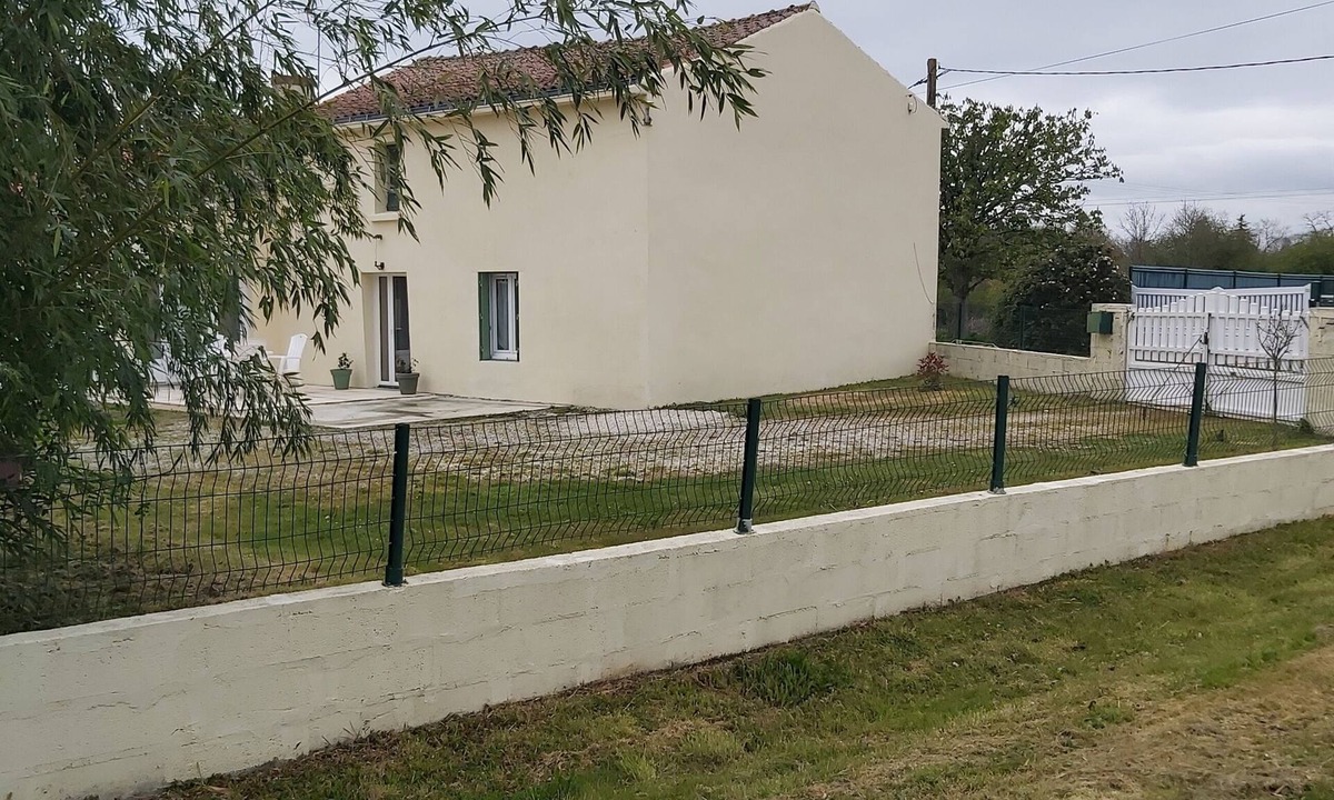 La Roche-sur-Yon House | In the quiet countryside, single-storey house