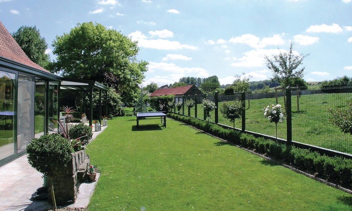 Inxent Apartment | In the Vallée de la Course valley, this vacation home is located on the owner's cattle farm.