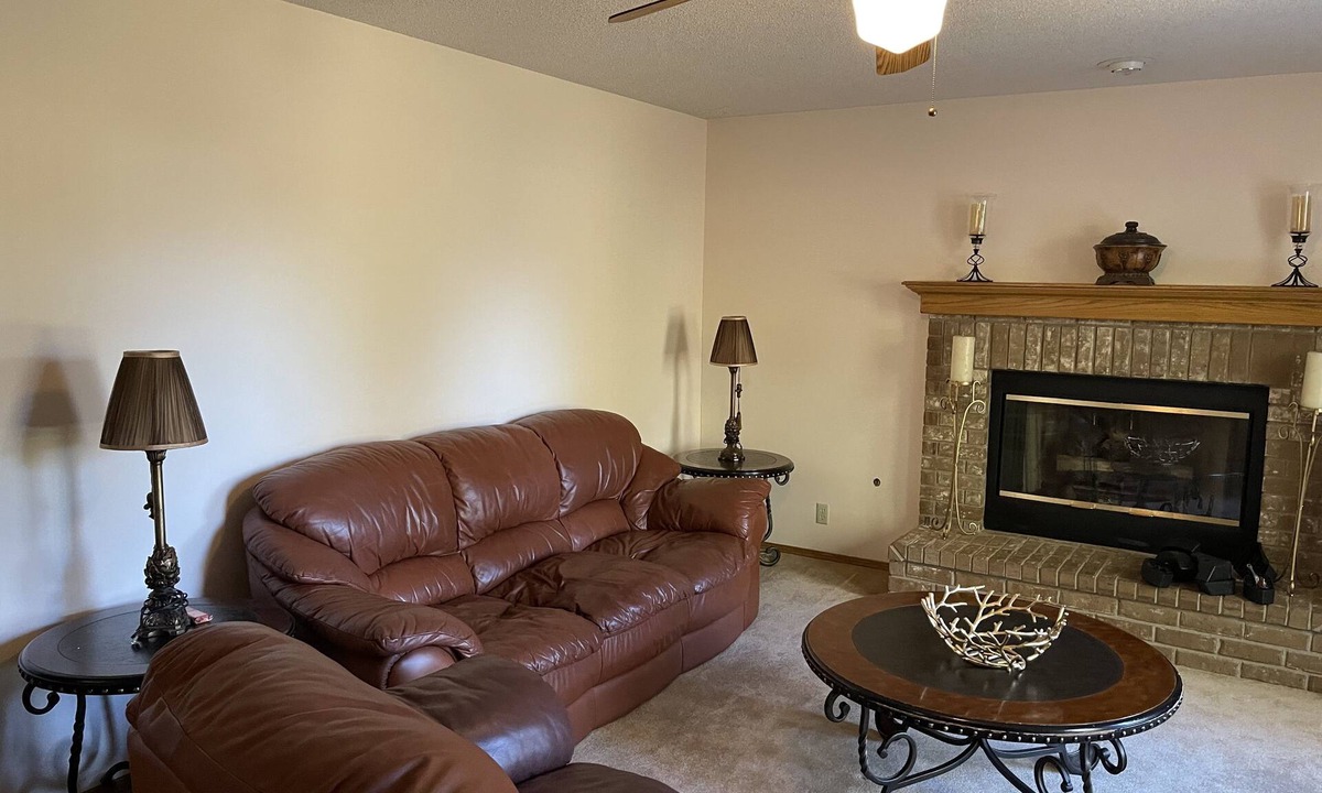 Greenwich House | in unique location , walking distance from Walmart, Starbucks and restaurants