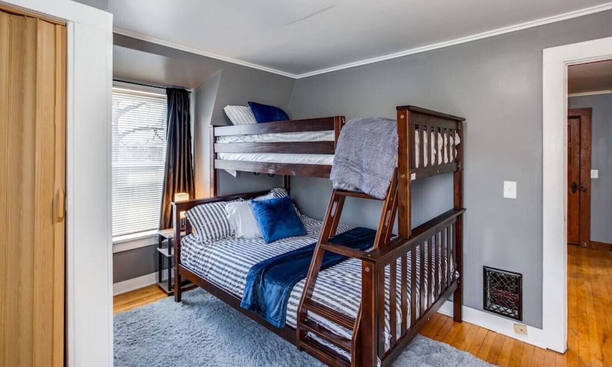 South Wedge House | In-Unit Laundry, Parking, 1GB WiFi, & Patio Deck