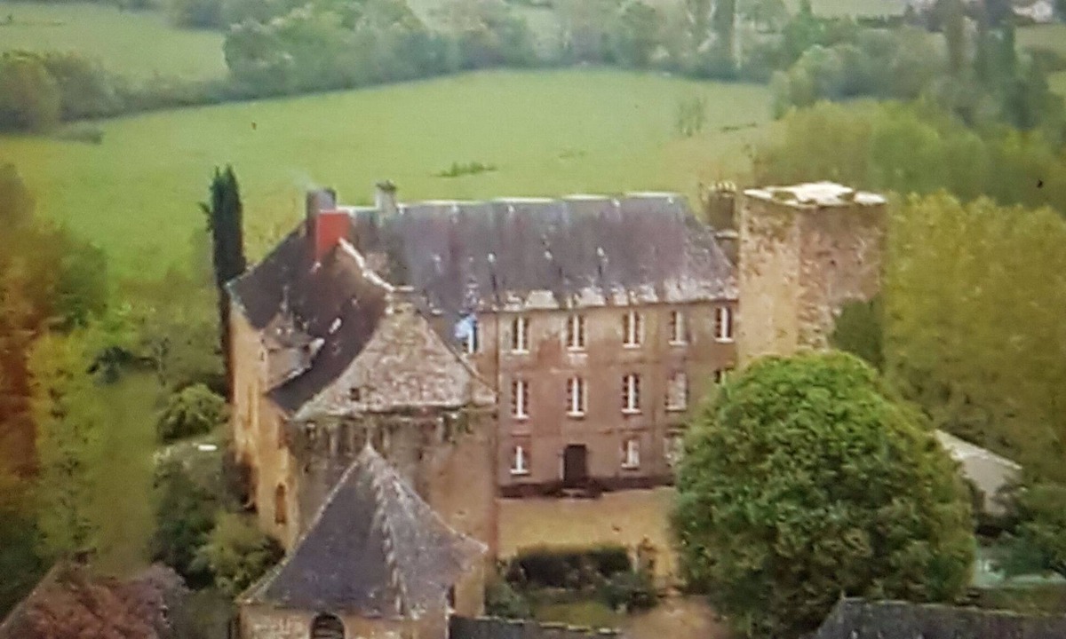 Strenquels House | IN VERY NICE VILLAGE