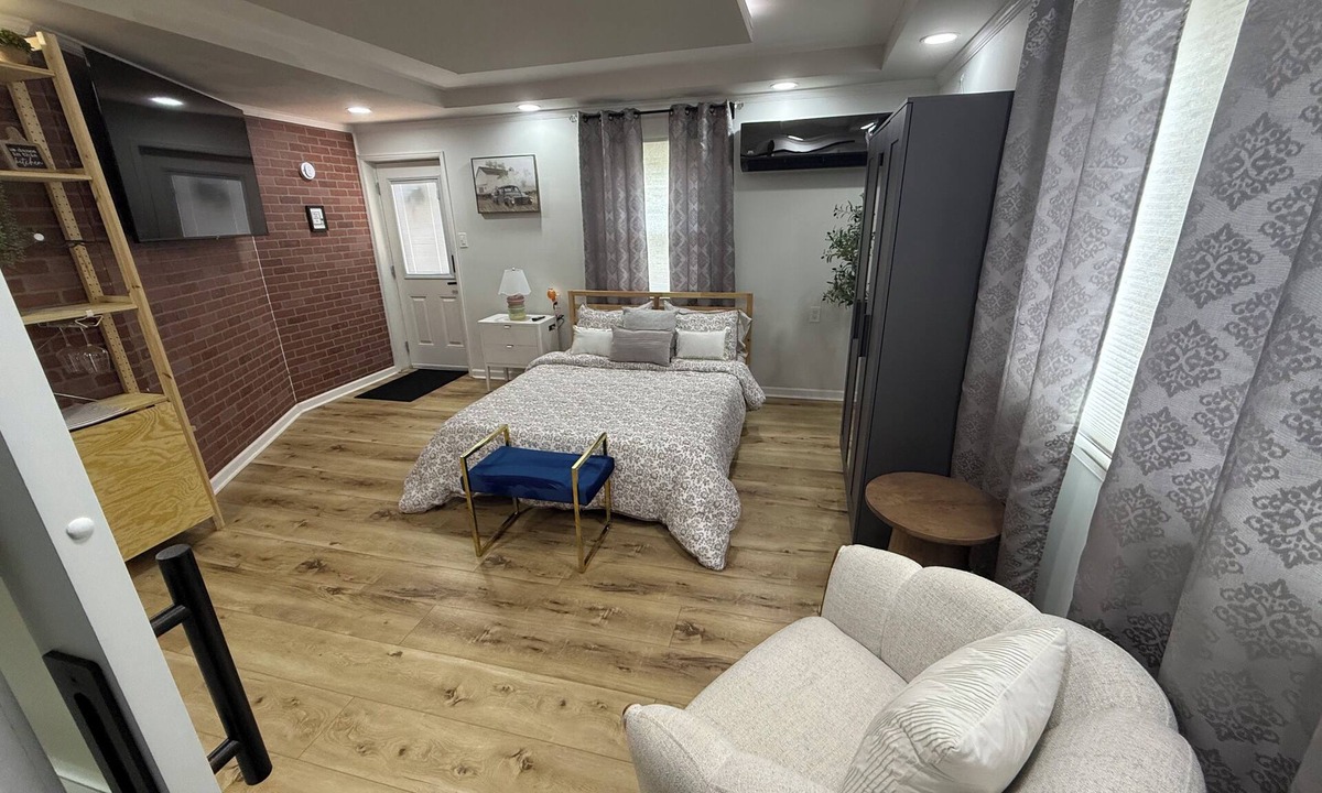 Fentress Apartment | In Virginia Beach near restaurants, the city of Virginia and the beaches.