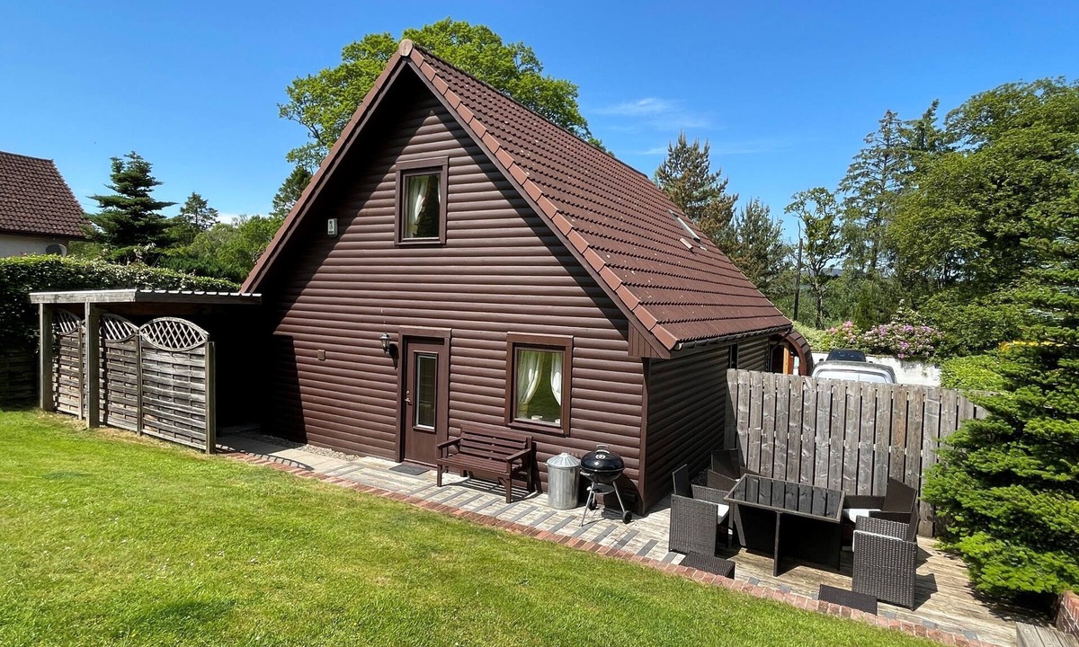 Drymen Ski Chalet | Inchmurrin Lodge with private hot tub