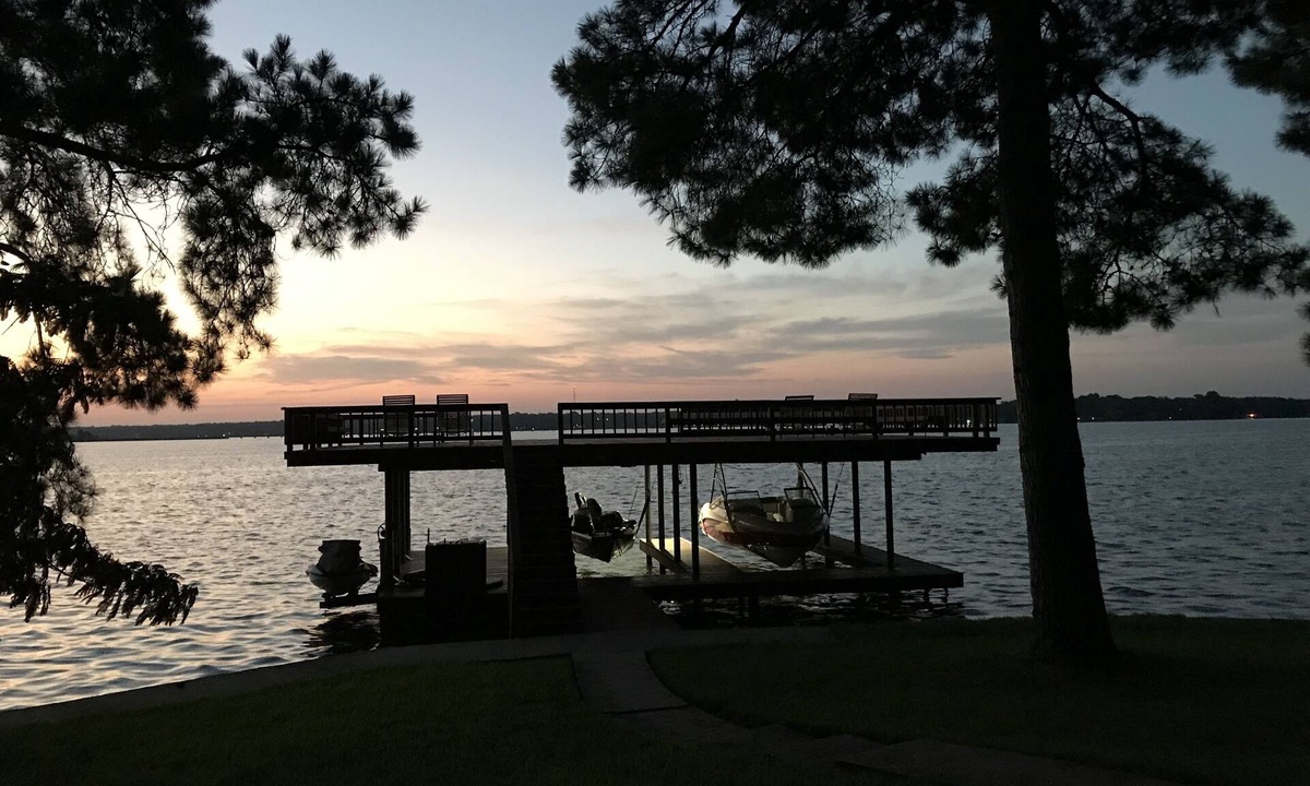 Enchanted Oaks Cabin | Incredible Cabin on Cedar Creek Lake