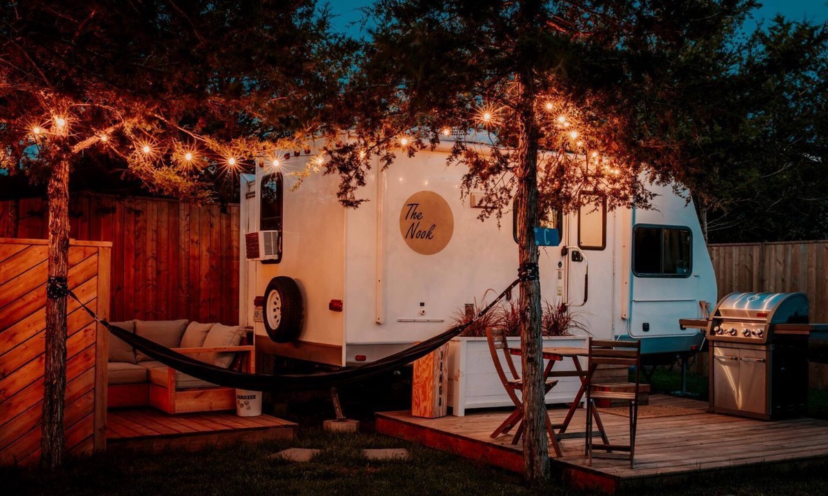 Tyendinaga Mohawk Territory House | Incredible Caravan with Fire Pit and Games in Solmesville, Ontario