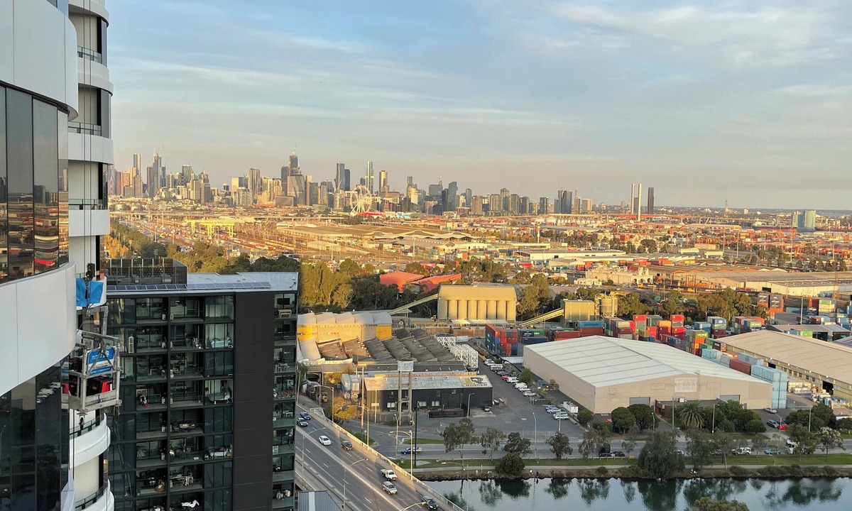 Footscray Apartment | Incredible CBD View Apartment