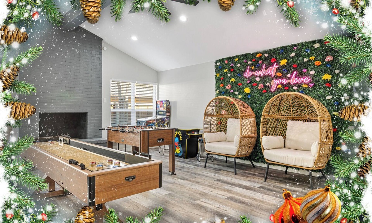 North Dallas House | Incredible Home with Huge Gameroom & Patio