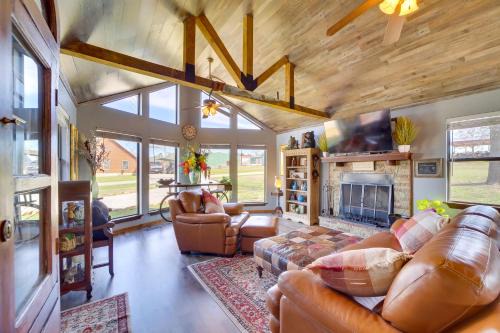 Vian House | Incredible Log Home: 1 Mile from Lake Tenkiller