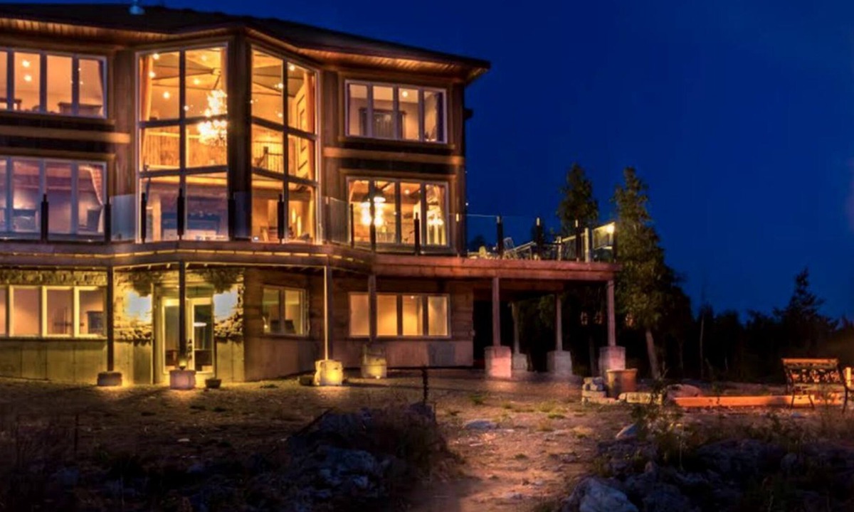 Northern Bruce Peninsula Cottage | Incredible Luxury Waterfront Cottage on Lake Huron near Tobermory, Ontario