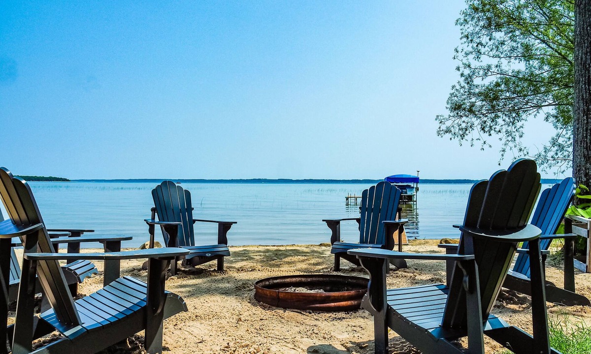 Suttons Bay House | Incredible Mid-Century Modern Waterfront Home on West Bay, on M22 - Sleeps 12