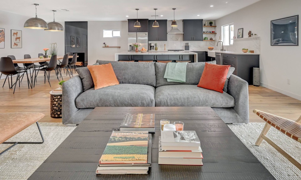 Royal Crest Rancheros Villa | Incredible Modern Home, Comfortable/Stylish, Located Minutes From The Strip!