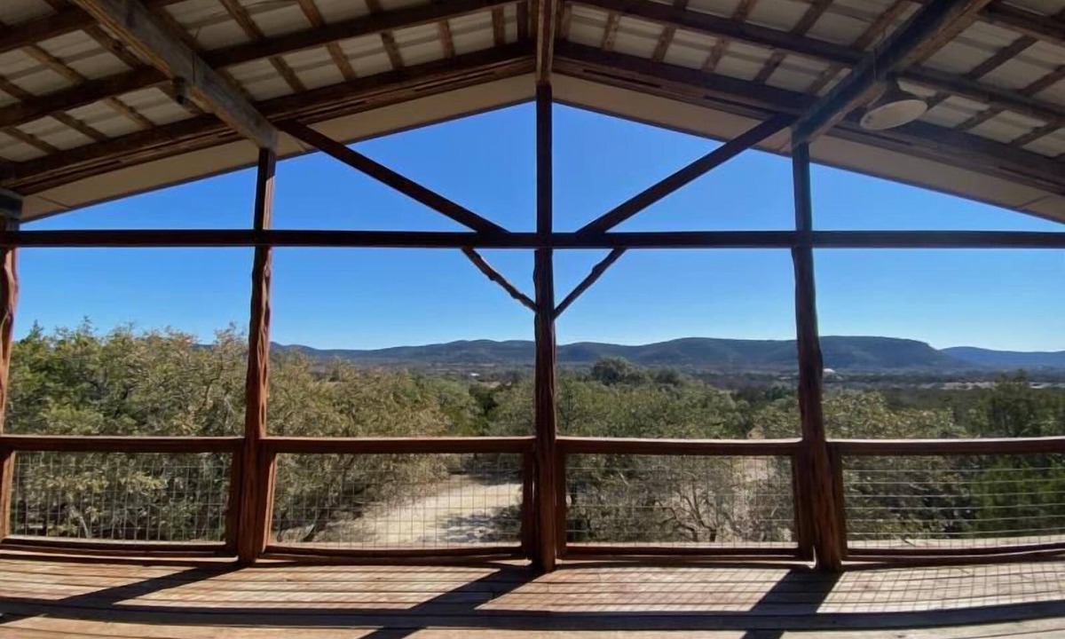 Concan House | Incredible Mountain Views! Entertainment Deck, Outdoor FP~3 Minutes 2 Frio!