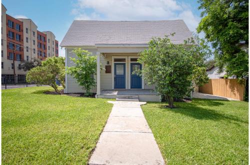 Near East Side House | Incredible New 3BR2BA Near Downtown