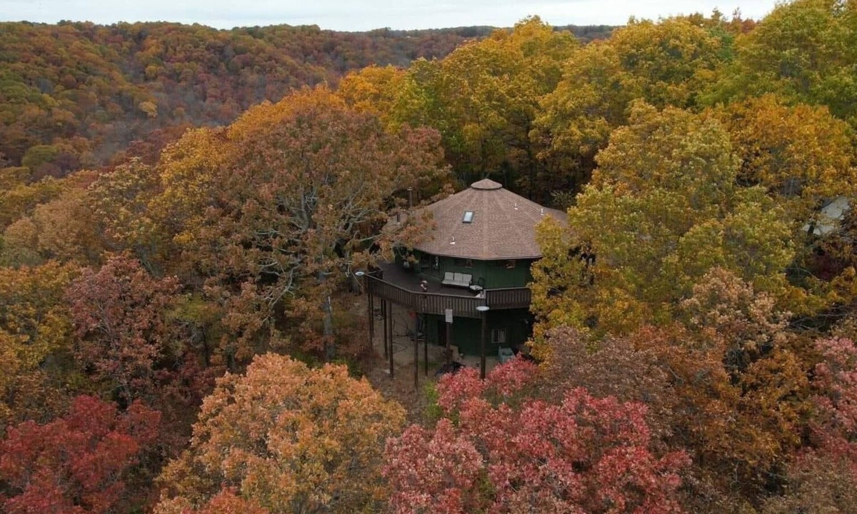 Saddlebrooke House | Incredible Private & Secluded 3-bedroom house in Ozark 40 mins to Branson & SPGF