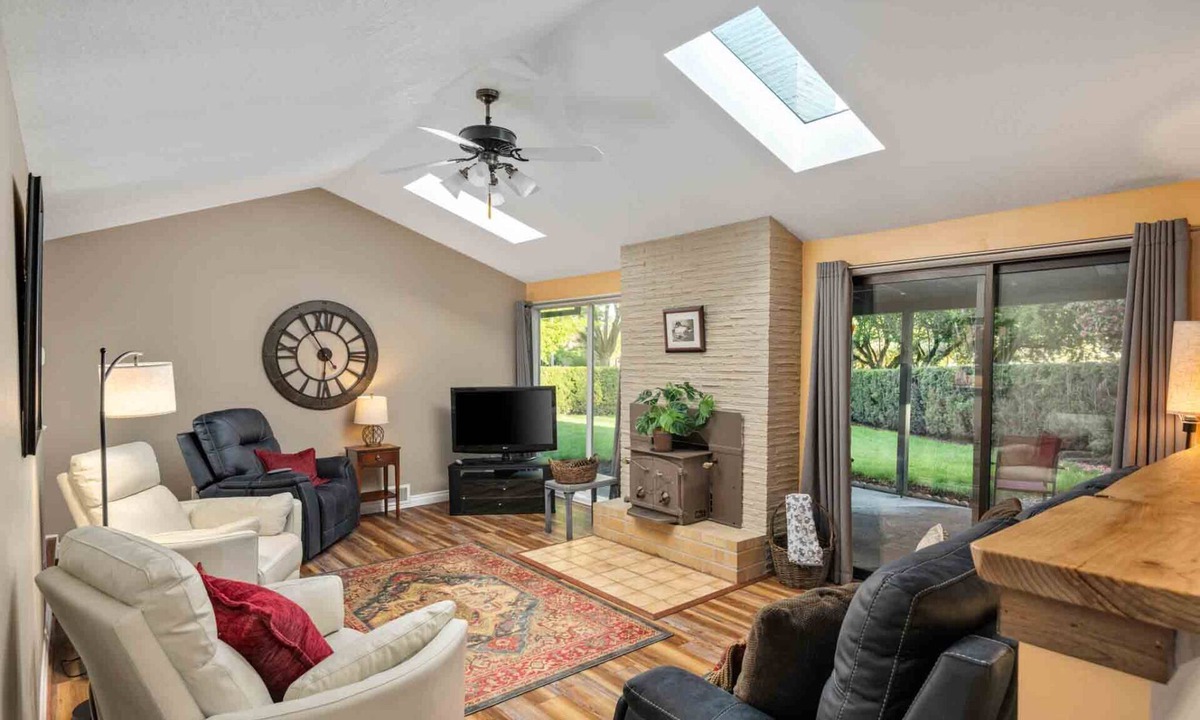 Hillsboro House | Incredible Singe Level Layout w/Immaculate Fenced Backyard, Covered Patio w/Fire-Table, BBQ, Games