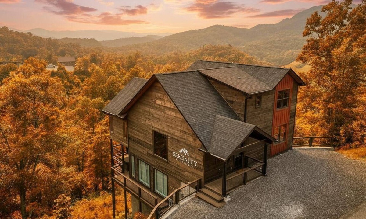 Wears Valley Cabin | Incredible Sunset Views | Organic Decor | Arcades