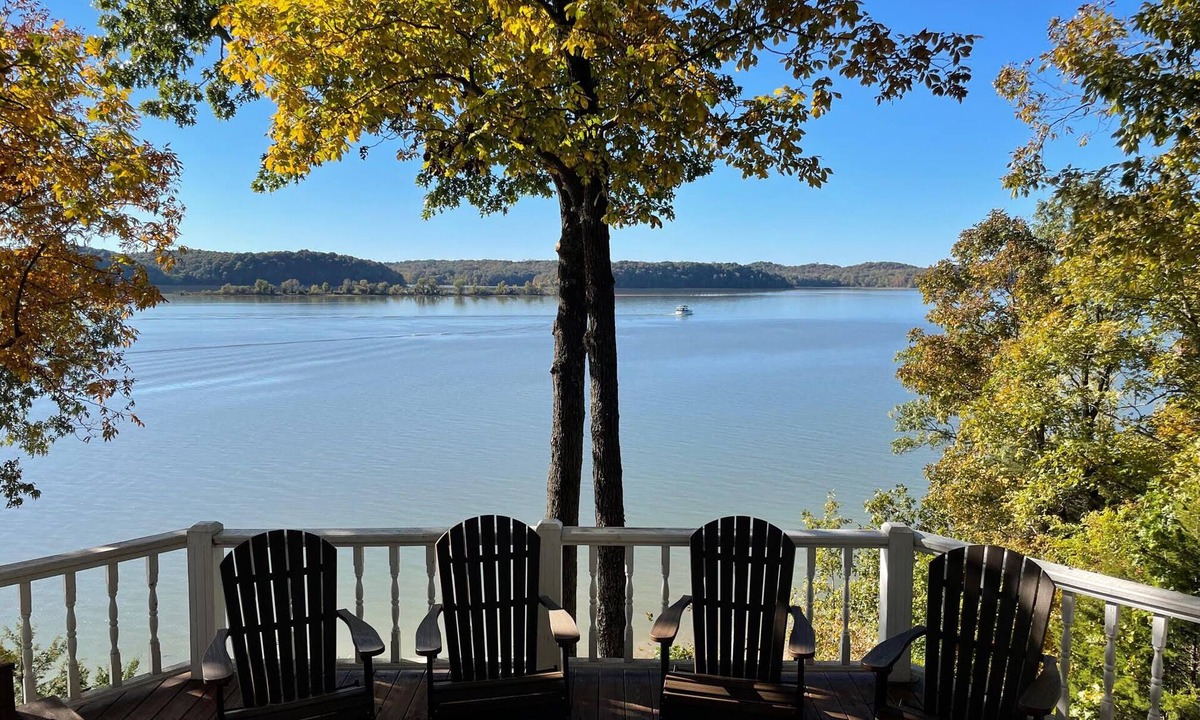 Cadiz House | Incredible Views, Lakefront, Room for Everyone