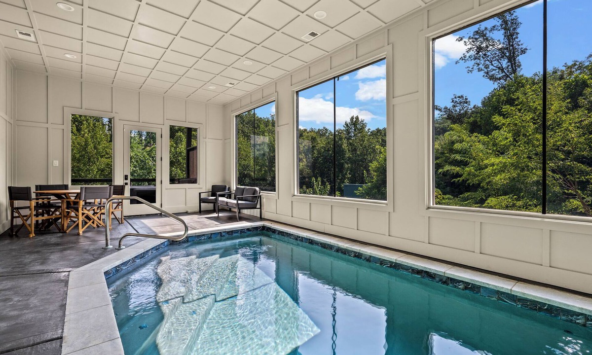 Chalet Village Cabin | Incredible Views-Pool-Elevator!