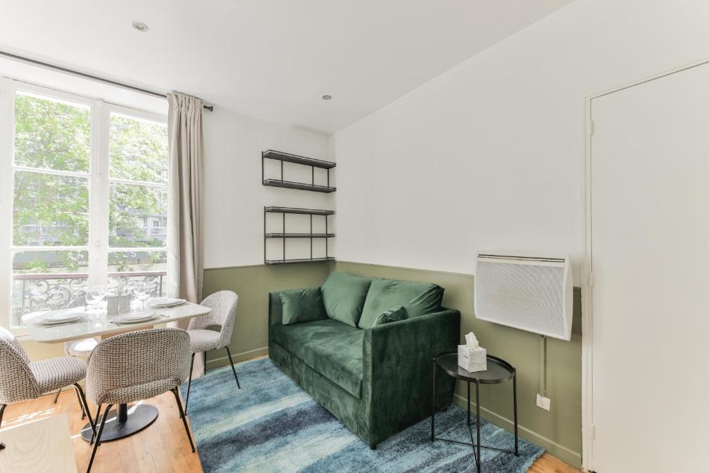 La Villette Apartment | indépendant flat: canal st martin&trains stations!
