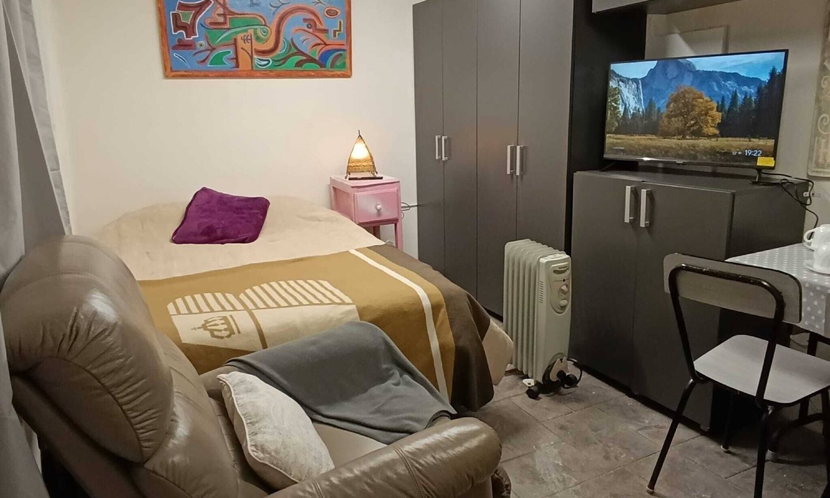 El Castell de Montornes Apartment | Independent loft, studio in the middle of nature, quiet and cozy.