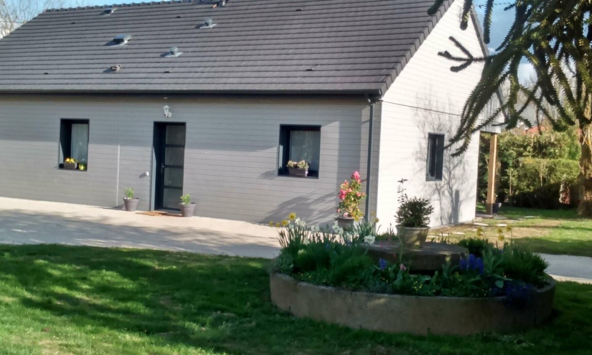 Saint-Martin-d'Ecublei Cottage | Independent ecogite for 8 near forest, terrace, pets allowed